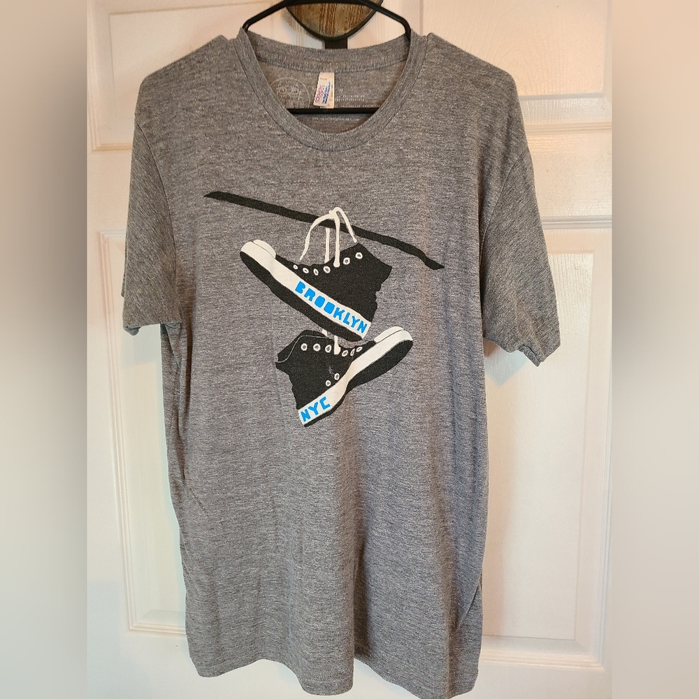 (1139) Gnome Enterprises Woman's Graphic T-Shirt, Brooklyn, NY, Large, Grey